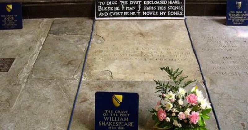 Ngôi mộ mang lời nguyền của Shakespeare