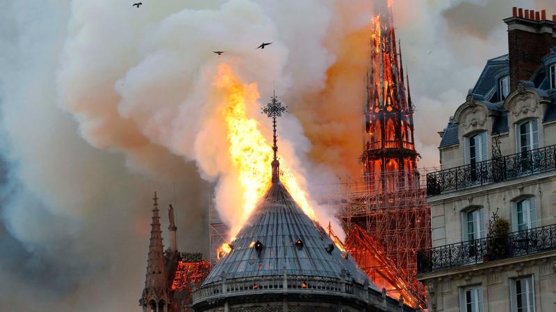 Một trận hỏa hoạn đã thiêu rụi ngọn tháp và mái nhà thờ mang tính biểu tượng vào năm 2019