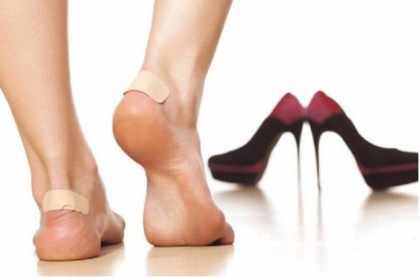 Mua thêm đế lót khi đi giày cao gót