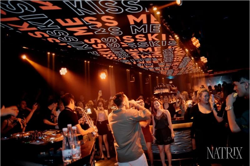 Natrix Bar - bar giải trí cực vui và chất tại Sài Gòn