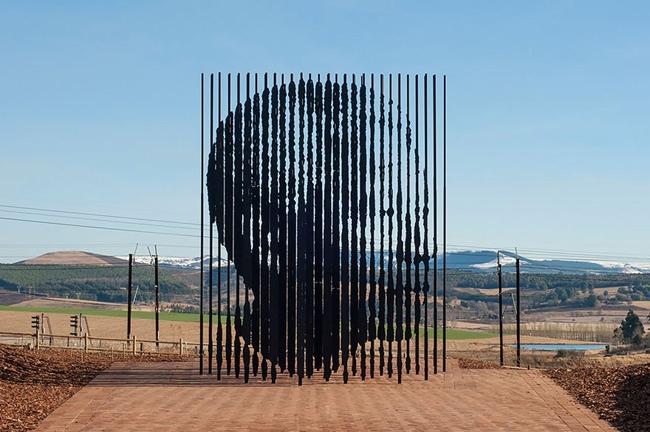 Tượng Nelson Mandela