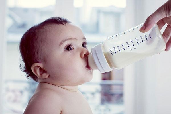Biểu hiện dị ứng sữa ở trẻ