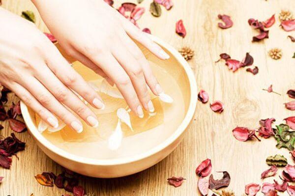Rửa tay đúng cách không chỉ giúp bạn phòng tránh những căn bệnh truyền nhiễm mà còn là cách làm trắng da tay hữu hiệu