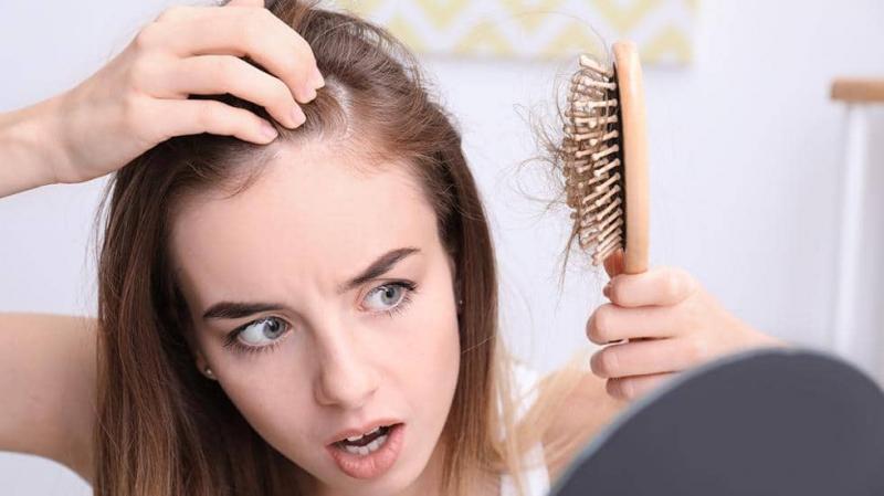Uống tinh bột nghệ không những có cơ thể khỏe mạnh mà còn giúp ngăn ngừa rụng tóc.