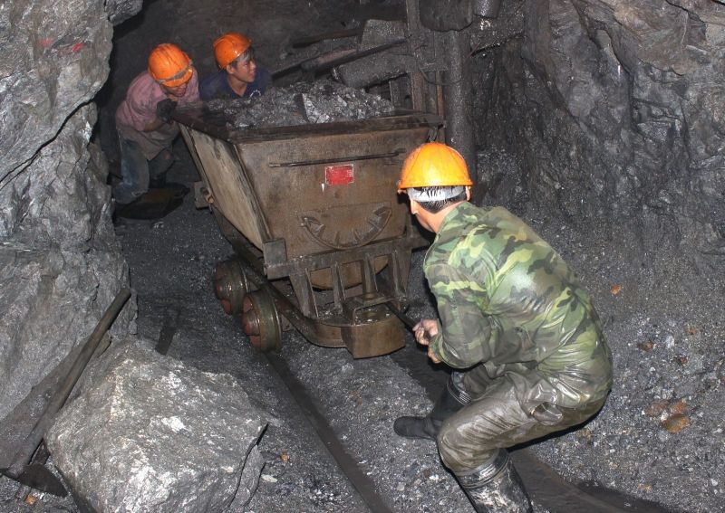 Khai thác, sản xuất than, dầu mỏ dẫn đầu trong danh sách những nghề có nguy cơ tai nạn cao nhất