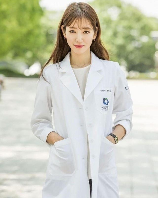 Bác sĩ Yoo Hye Jung (Park Shin Hye) trong Doctors