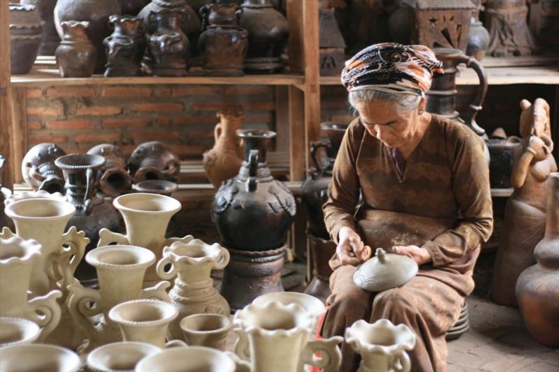Nghệ thuật làm gốm của người Chăm được UNESCO ghi danh vào Danh sách Di sản văn hóa phi vật thể
