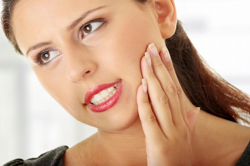 Nghiển răng gây ra đau hàm