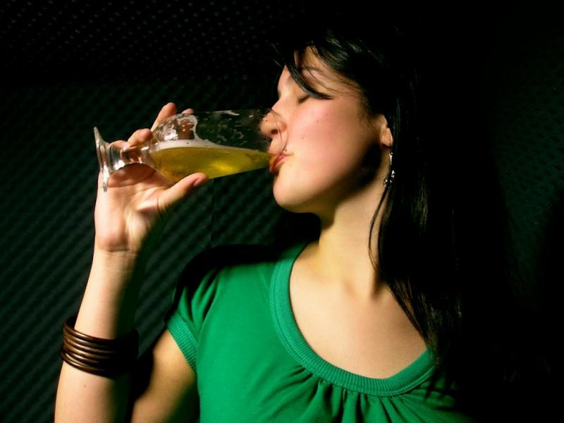 Ngộ nhận: Rượu bia không phân biệt giới tính