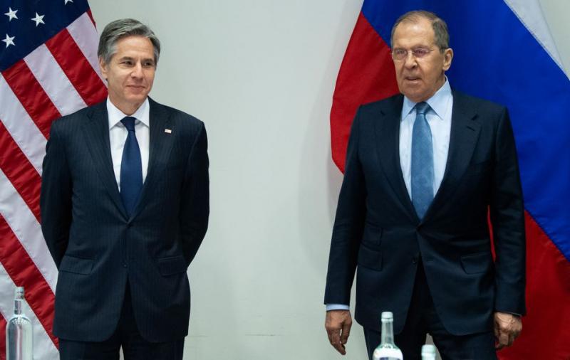 Ngoại trưởng Mỹ Antony Blinken (trái) và người đồng cấp Nga Sergei Lavrov. (Ảnh: Reuters)