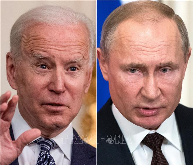Tổng thống Mỹ Joe Biden (trái) và Tổng thống Nga Vladimir Putin (phải). (Ảnh: AFP/TTXVN)