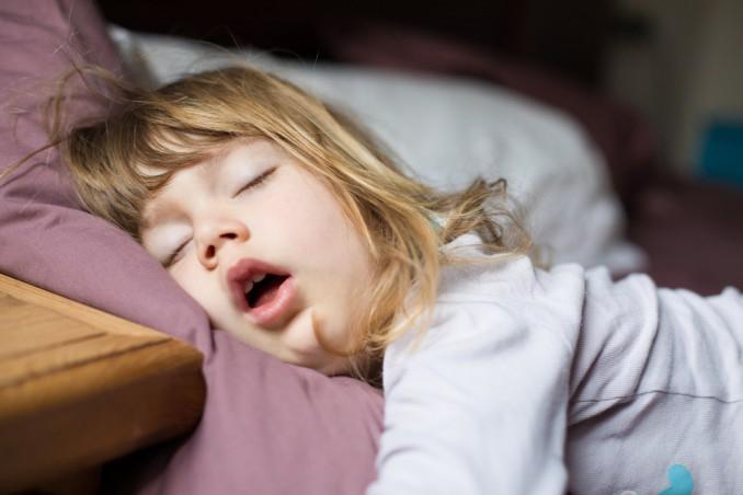 Dù là người lớn hay trẻ nhỏ, khi thiếu ngủ đều làm giảm khả năng miễn dịch của cơ thể nhanh chóng