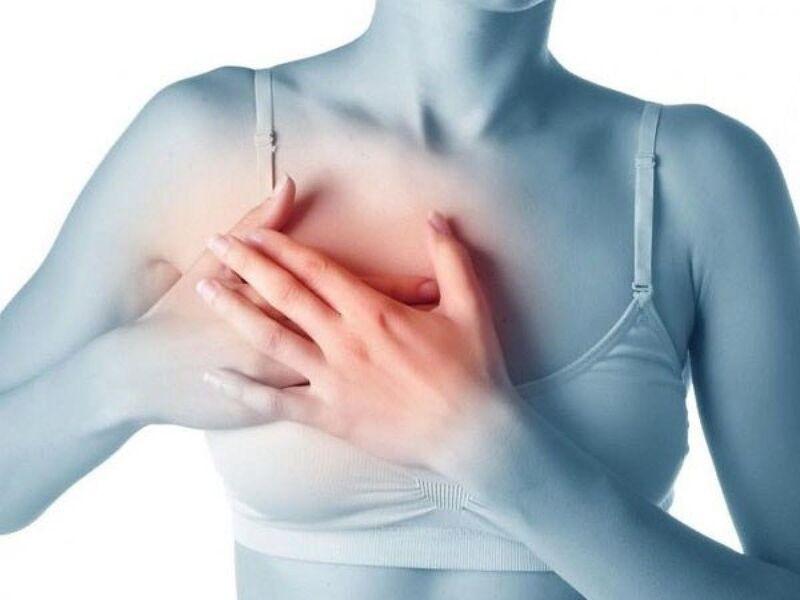 Ngực đau, núm vú rỉ nước là dấu hiệu của bệnh