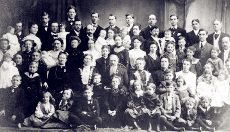 Chân dung đại gia đình của bà Vassilyev và ông Feodor