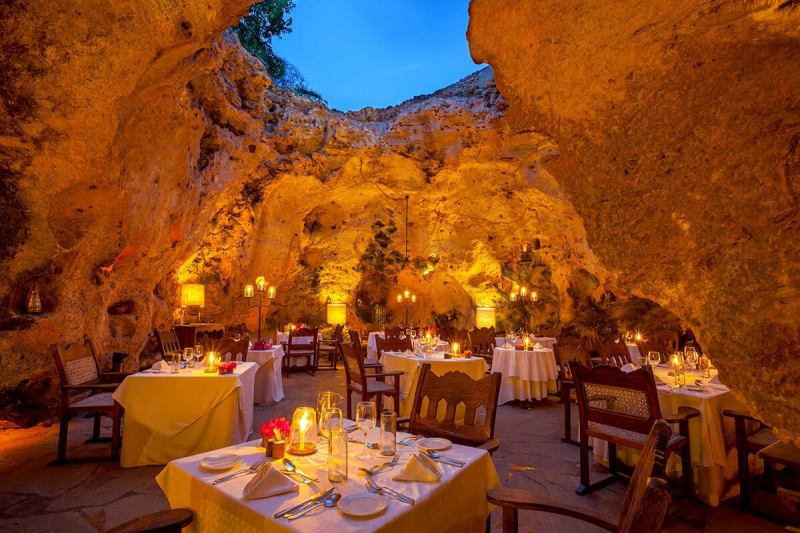 Nhà hàng Ali Barbour's Cave - Bãi biển Diani, Kenya