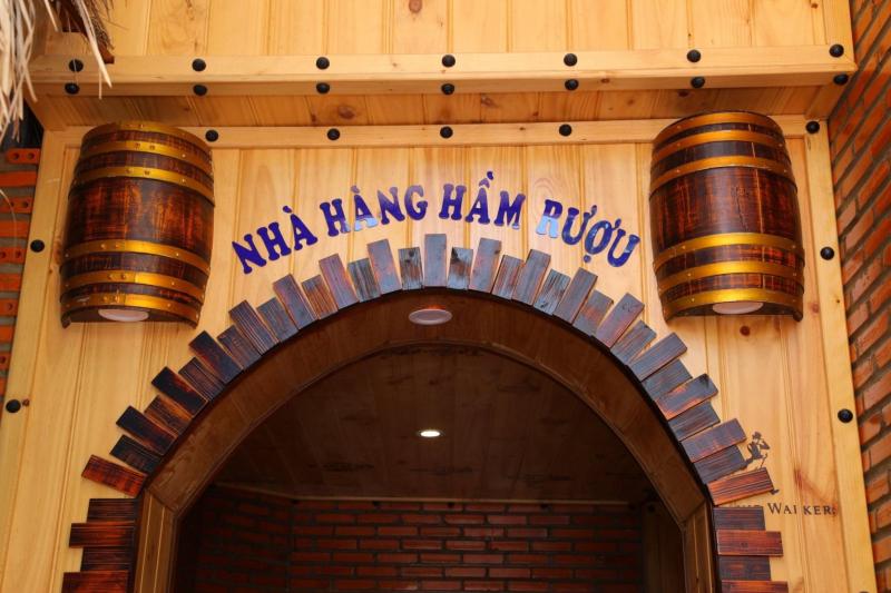 Nhà Hàng Hầm Rượu Hương Quê