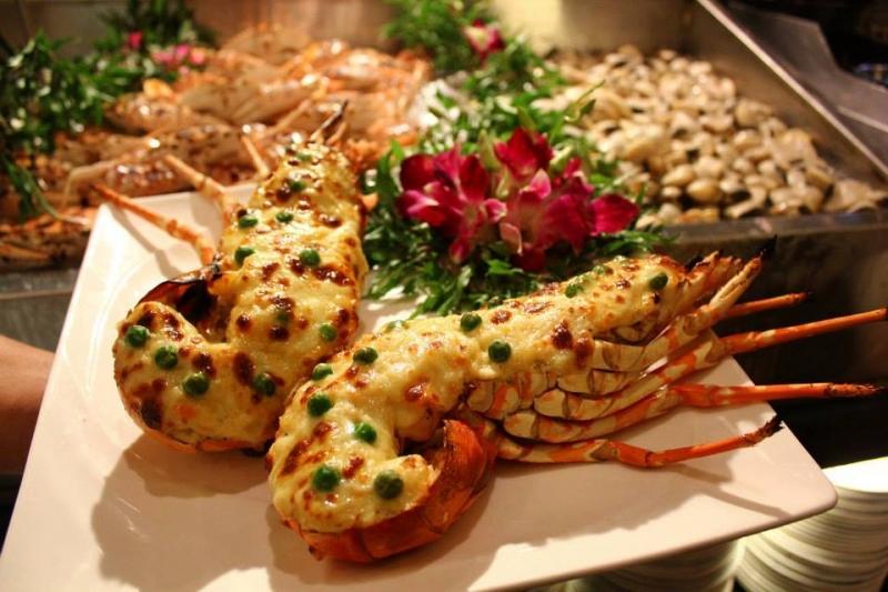 Buffet hải sản Hồ Tây có những món ăn nào khác ngoài hải sản?
