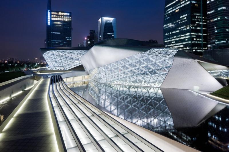 Tác phẩm đầu tay xuất sắc của kiến trúc sư Zaha Hadid - Nhà hát Opera Quảng Châu.
