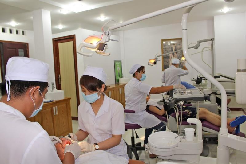 Chi phí làm răng giả tháo lắp tại nha khoa Đông Nam