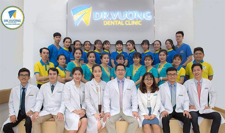 Cán bộ và nhân viên tại Nha khoa Dr.Vương
