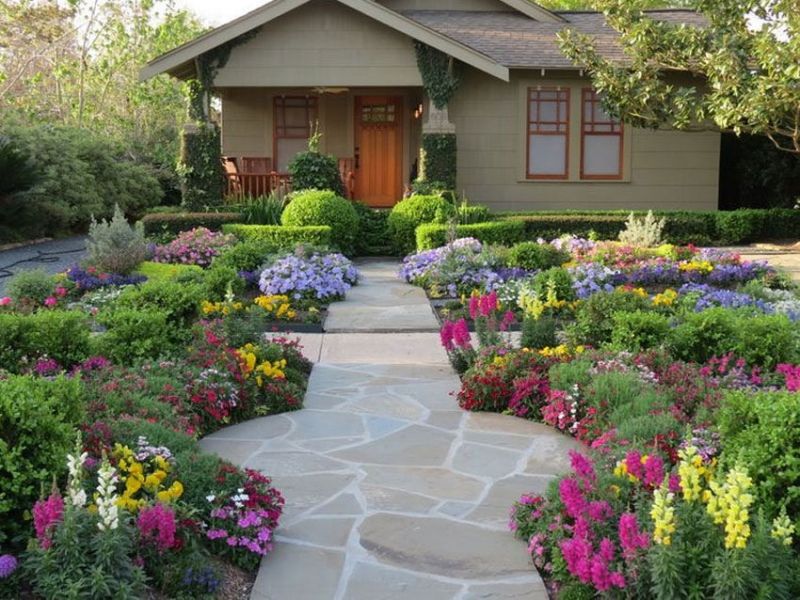Khu vườn nhỏ trước nhà sẽ làm tinh thần bạn thoải mái hơn