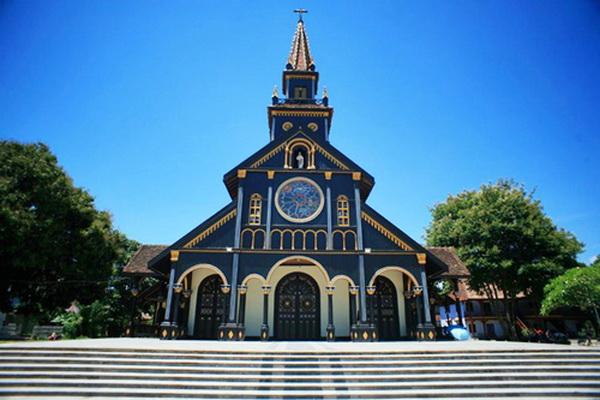 Nhà thờ gỗ 100 tuổi