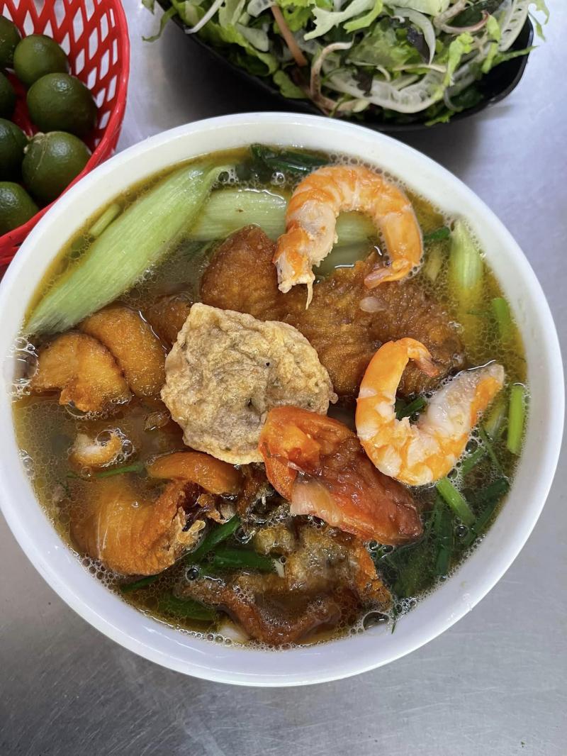 Nhi Quỳnh Bun , Bánh Đa Cá HP