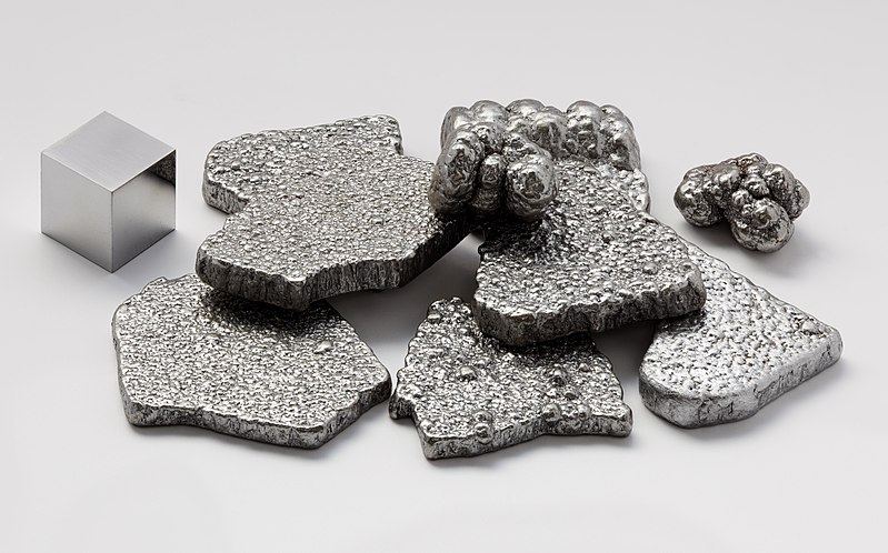 Các mảnh sắt tinh khiết (99,97%+) và khối hộp 1 cm3 có độ tinh khiết cao (99,9999%)