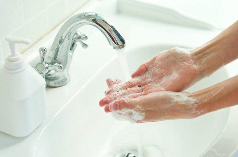 Thường xuyên rửa tay bằng xà phòng