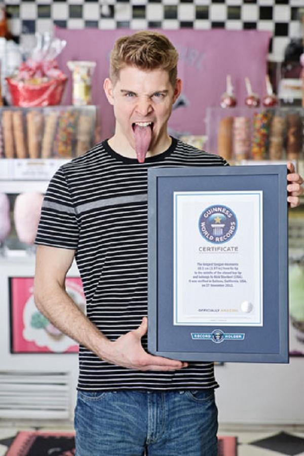 Nick Stoeberl giữ kỷ lục thế giới về chiếc lưỡi dài nhất