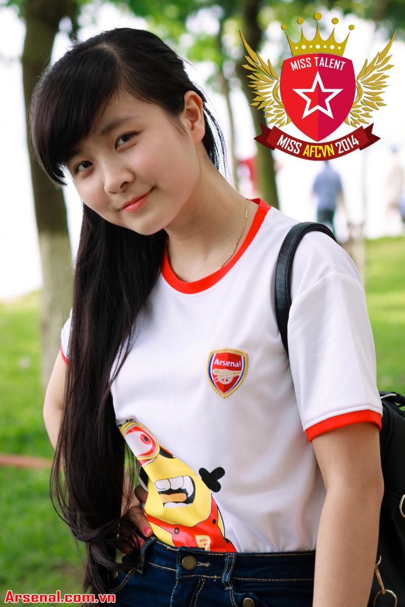 Nhật Lệ quê ở Thanh Hóa, hiện cô đang là sinh viên khoa Quản trị Tài chính, Học viện Tài chính Hà Nội.