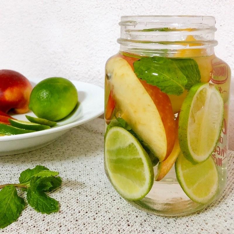 Nước detox giảm cân táo và cam