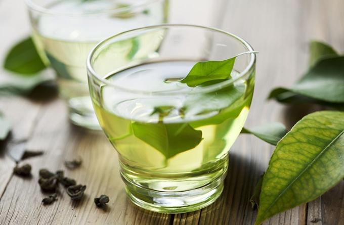 Nước Detox từ trà xanh và gừng rất an toàn và hiệu quả