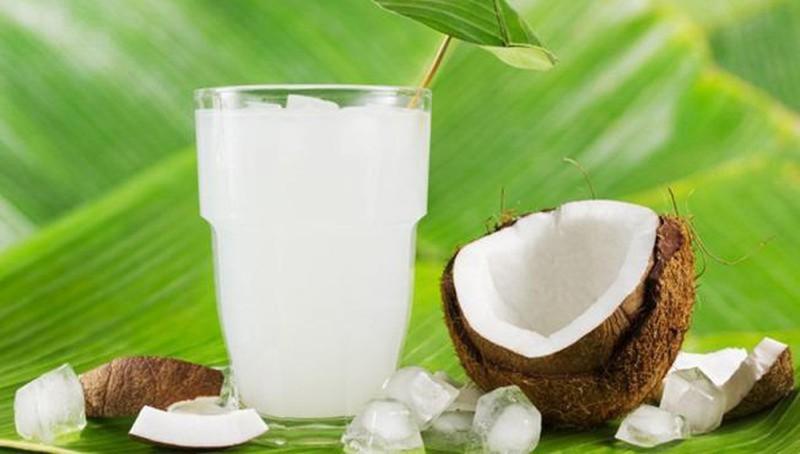 Nước dừa là loại nước giải khát được ưa chuộng