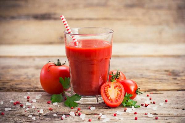 Mỗi ngày nên uống 1 ly nước ép cà chua để có một sức khỏe tốt