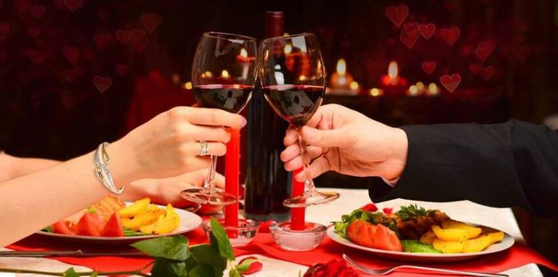 Những cặp tình nhân ở Pháp thường chúc mừng ngày Valentine với những bữa ăn nhẹn nhàng, lãng mạn.