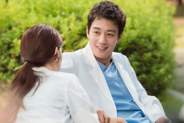 Park Shin Hye và Kim Rae Won (Doctors - Chuyện tình bác sĩ)