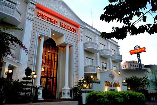Petro House - Business hotel & E-Casino