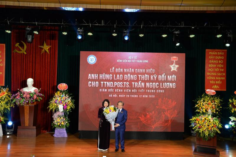 PGS.TS Trần Ngọc Lương được trao tặng danh hiệu 