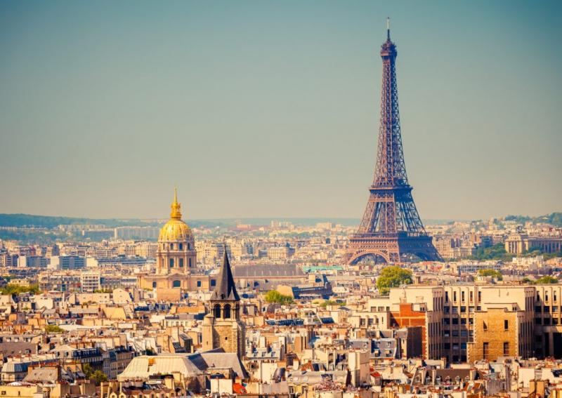 Tháp Eiffel là một trong những địa điểm không thể bỏ qua ở Pháp