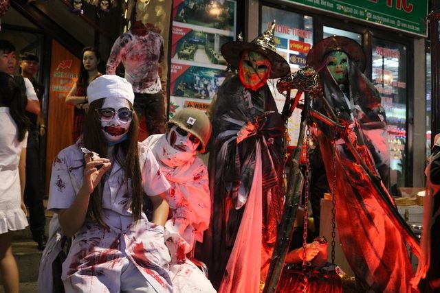 Những năm gần đây, giới trẻ ở Huế đã bắt đầu hòa nhập vào các sự kiện lễ hội quốc tế, khu vực phố Tây luôn là điểm đến hứa hẹn vào dịp Halloween sắp tới đây.