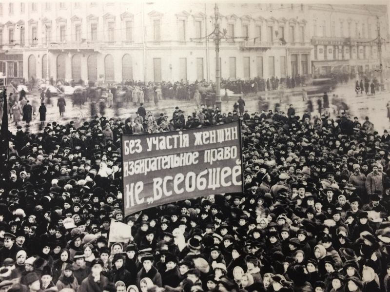Phụ nữ lần đầu được bầu cử vào năm 1893