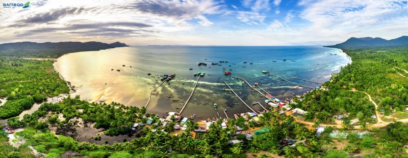 Phú Quốc là nơi lí tưởng để du khách khám phá thế giới đại dương bởi nơi đây các dải san hô được xếp vào loại bậc nhất Việt Nam