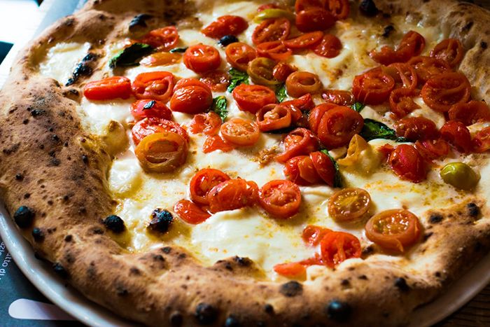 Pizza ở Napoli - Italia