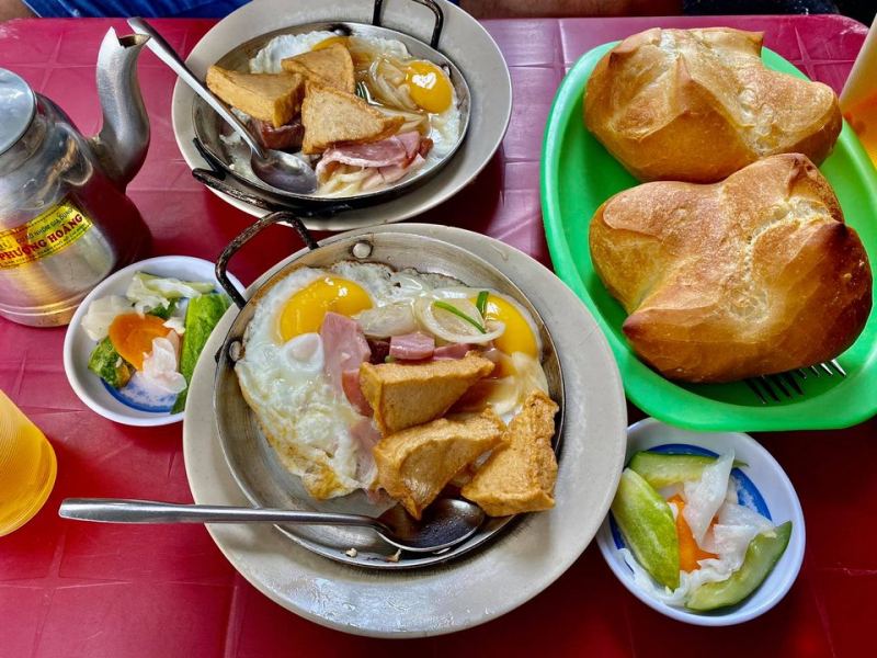 Quán Bánh Mì Chảo Quang Trung