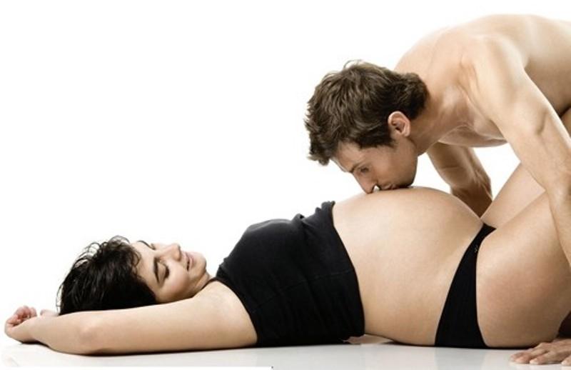 Quan hệ tình dục là cách tiết ra hocmon giúp mẹ bầu dễ dàng chuyển dạ