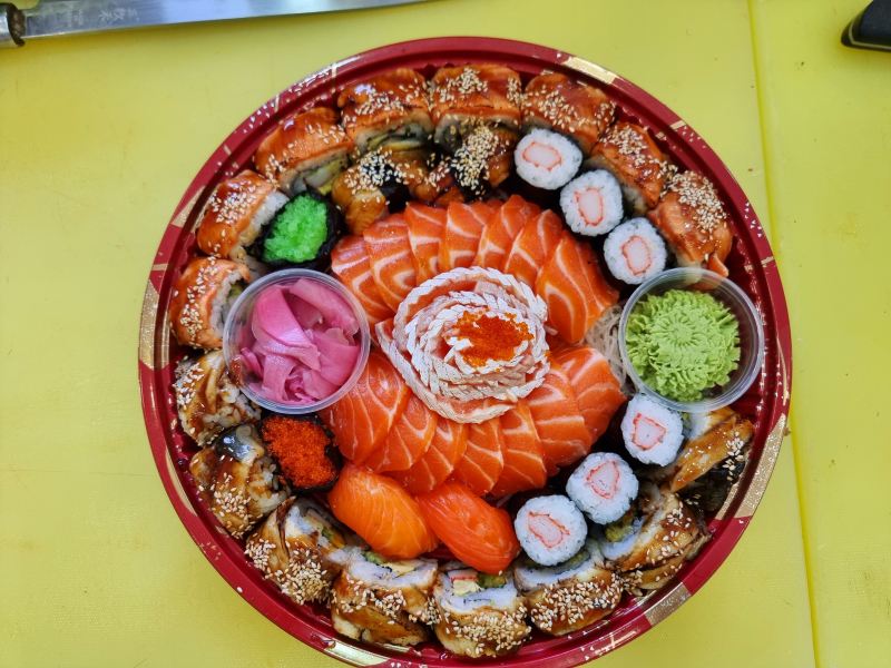 Quán Tomita Sushi