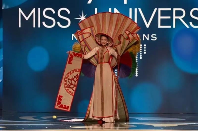 Quốc phục của Hoa hậu Ngọc Châu tại cuộc thi Hoa hậu Hoàn vũ thế giới năm 2022