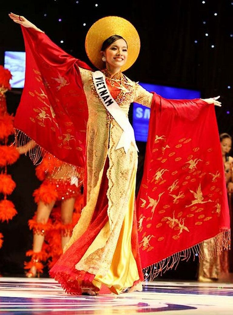 Quốc phục của Hoa hậu Nguyễn Thùy Lâm tại cuộc thi Hoa hậu Hoàn vũ Thế giới năm 2008