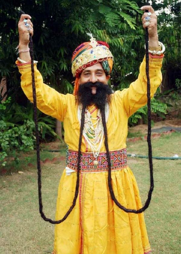 Ram Singh giữ kỷ lục thế giới về bộ ria mép dài nhất